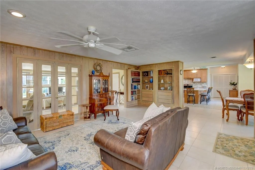 Photo of 834 SE Riverside Drive