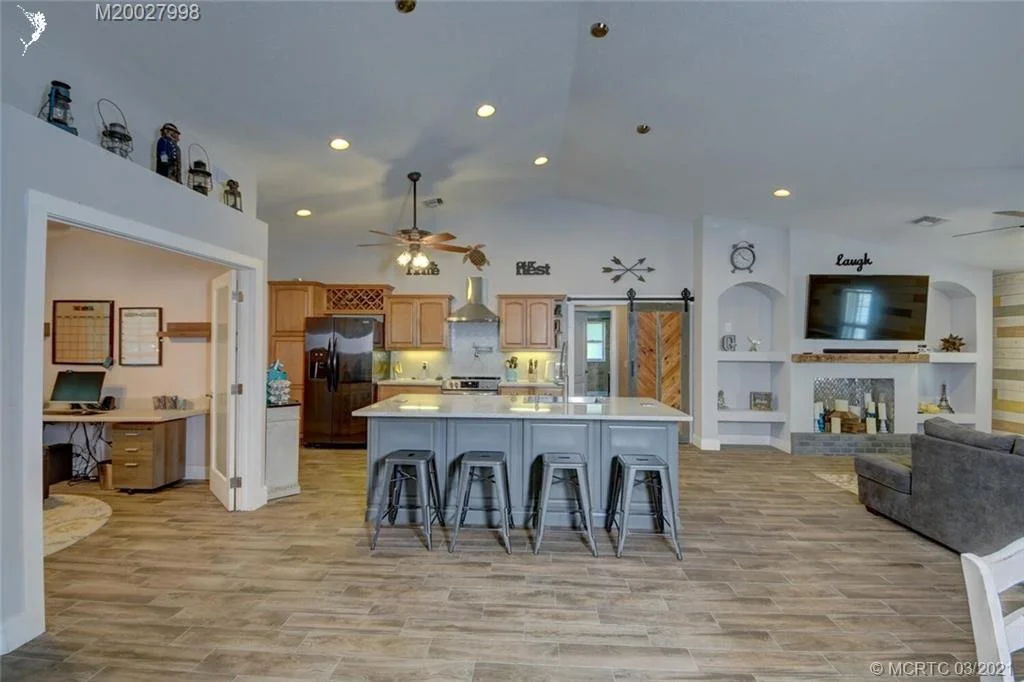 Photo of 320 SE Pelican Drive