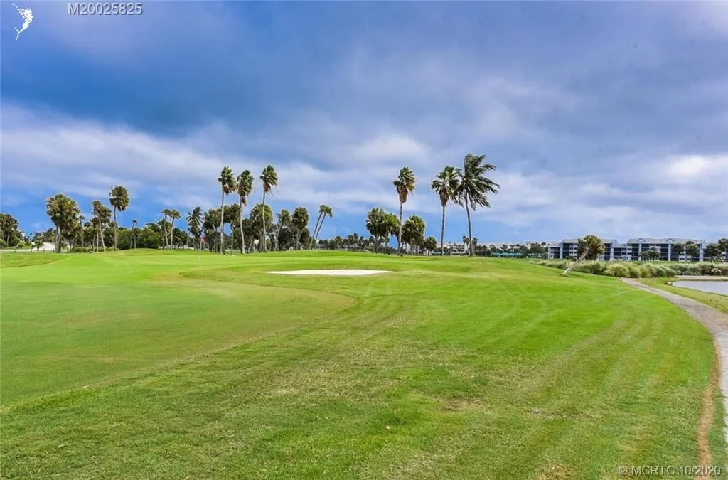 Photo of 320 NE Golfview Circle