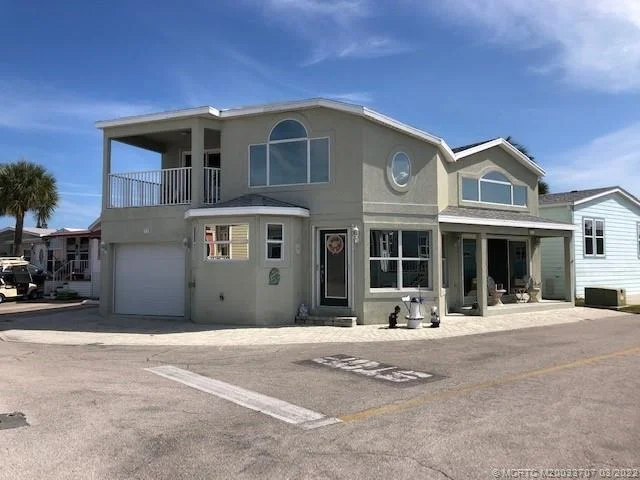 Photo of 877 Nettles Boulevard