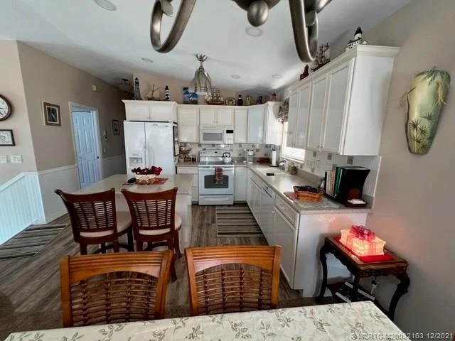 Photo of 698 Nettles Boulevard