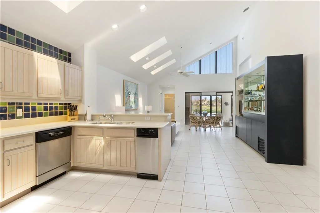 Photo of 6933 SE Harbor Circle
