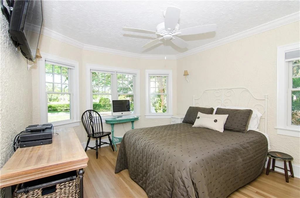 Photo of 313 SE Pelican Drive