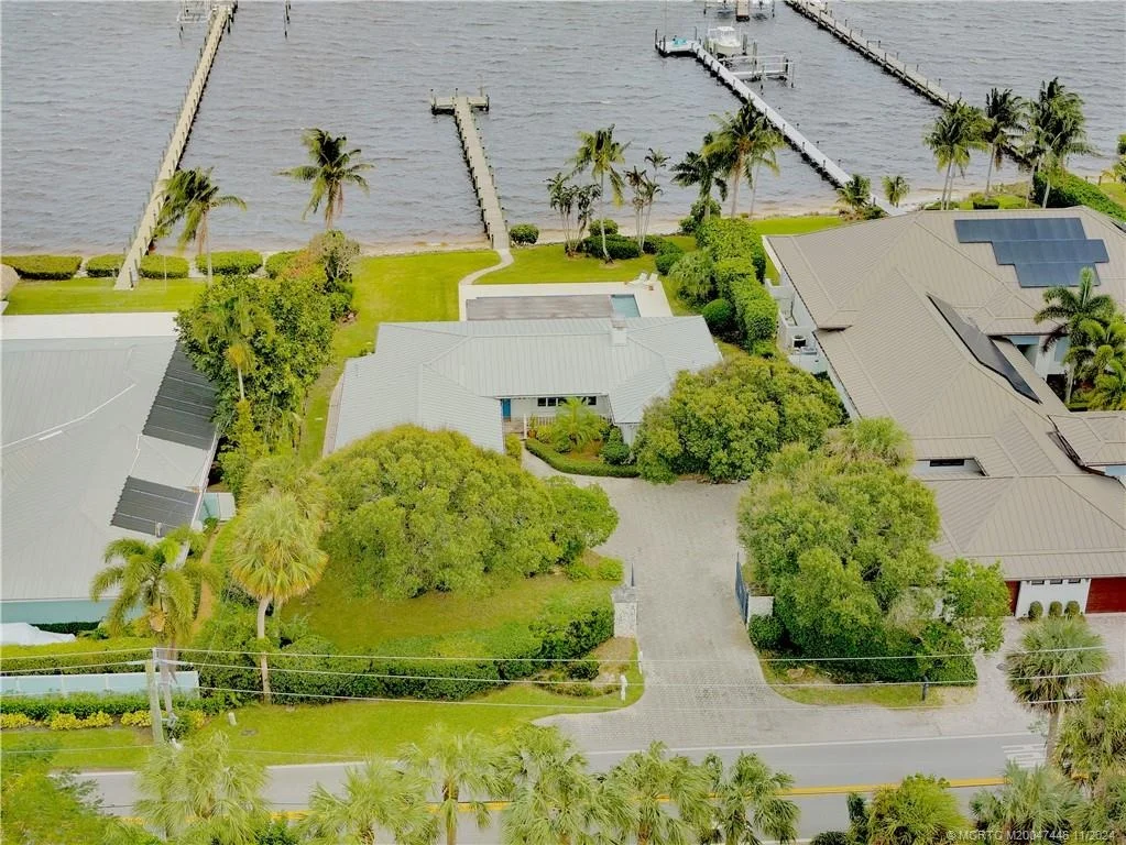 Photo of 1083 SE Saint Lucie Boulevard