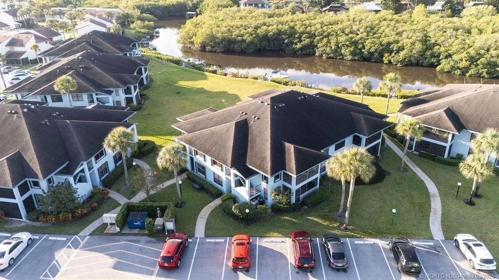 Photo of Unit 308 at 950 S Kanner Highway
