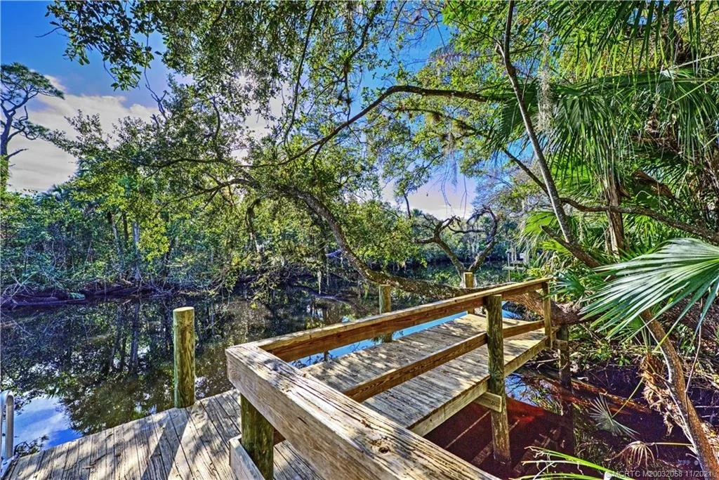 Photo of 286 SE Cardinal Trail