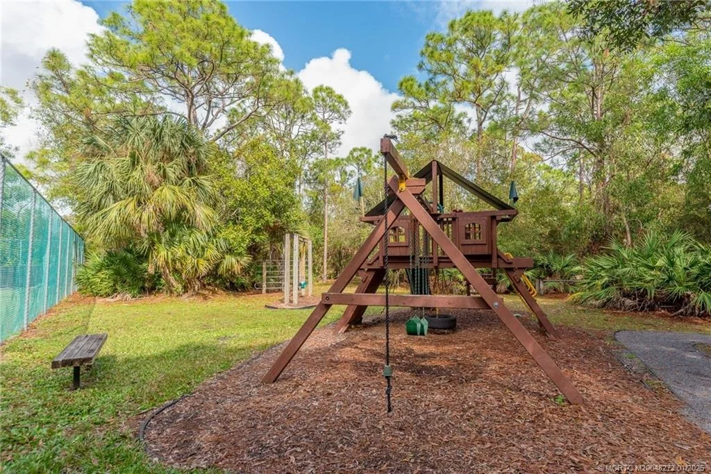 Photo of 542 SE Woods Edge Trail