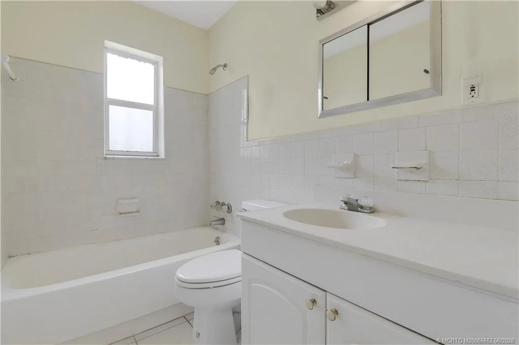 Photo of 940 Eucalyptus Road