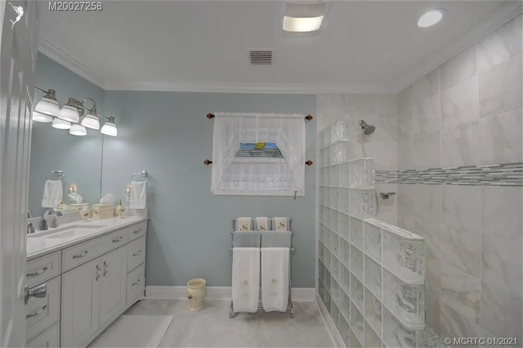 Photo of 819 SE Weir Street