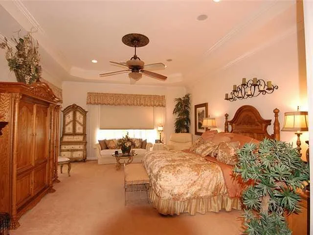 Photo of 705 SE RIVERSIDE Drive