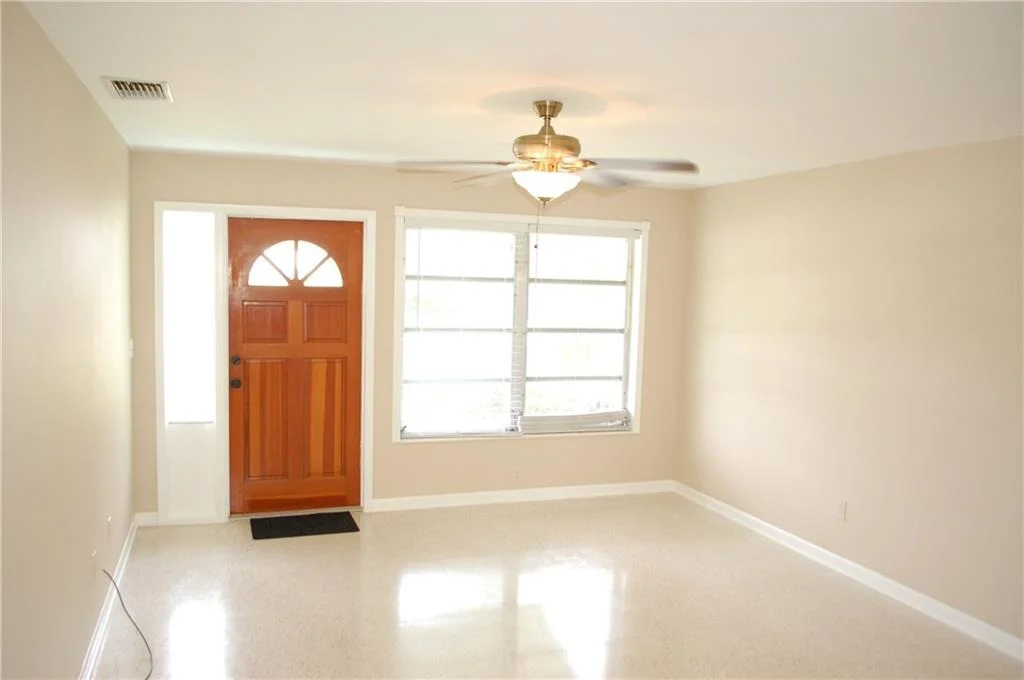 Photo of 439 SE Parkway Drive