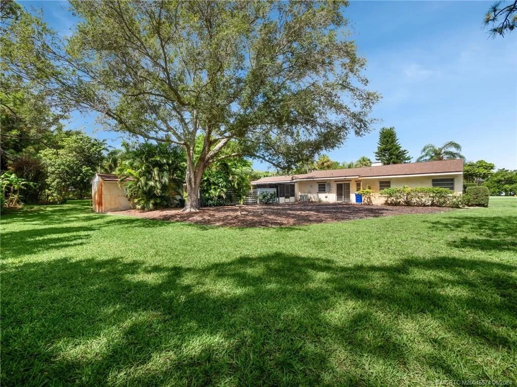 Photo of 1023 NW Pine Lake Drive