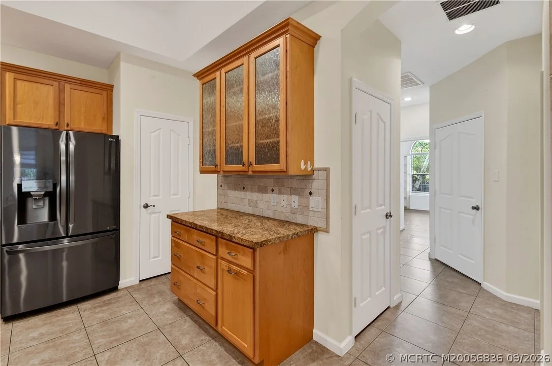 Photo of 480 NW Red Pine Way
