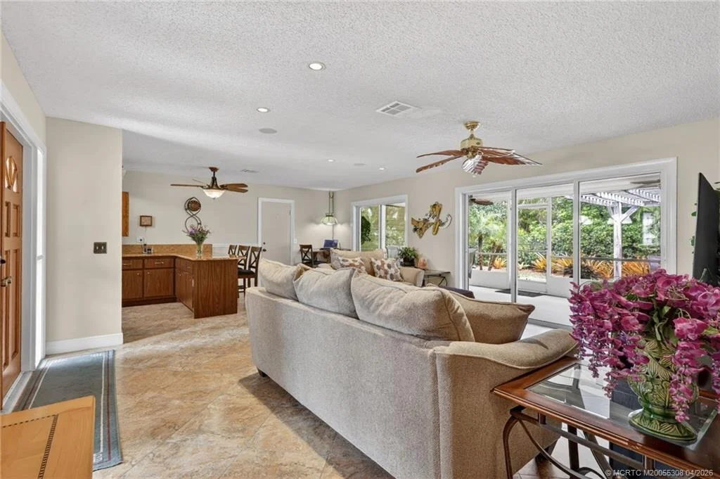 Photo of 330 SW Winnachee Drive