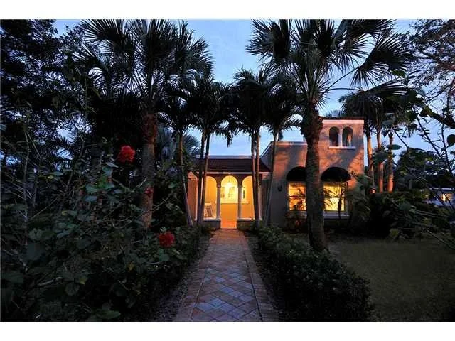Photo of 439 SE Hibiscus Avenue