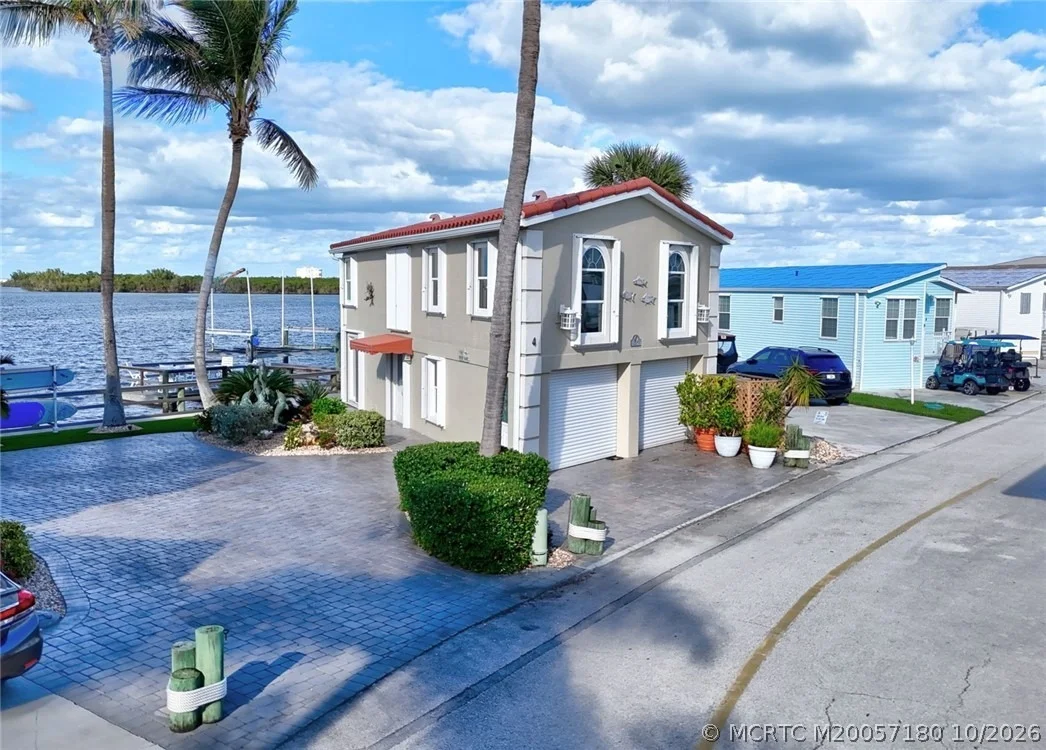 Photo of 4 Nettles Boulevard