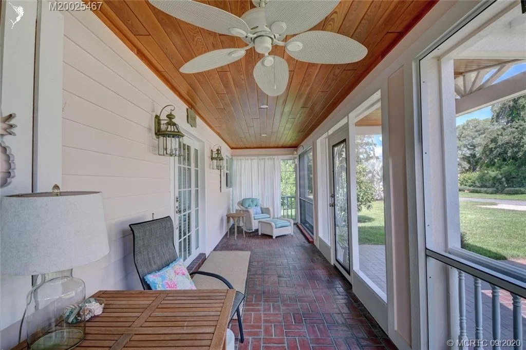 Photo of 904 SE Riverside Drive