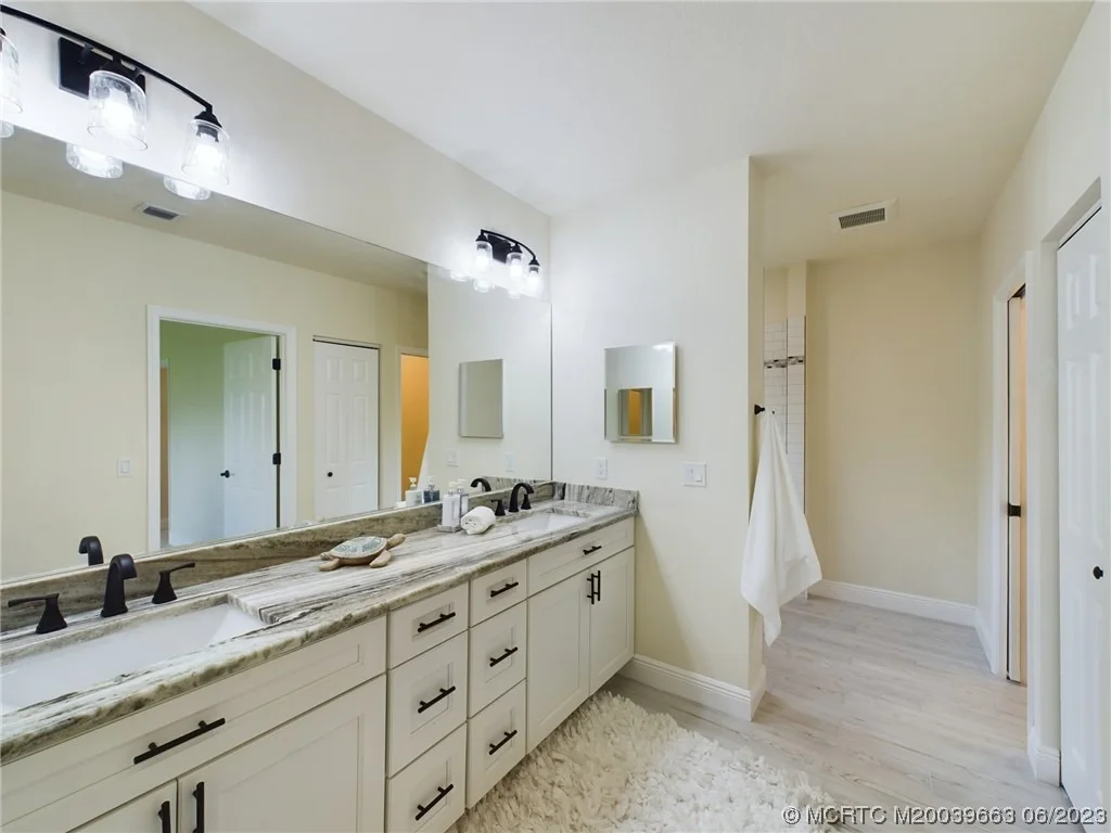 Photo of 9181 100th Avenue