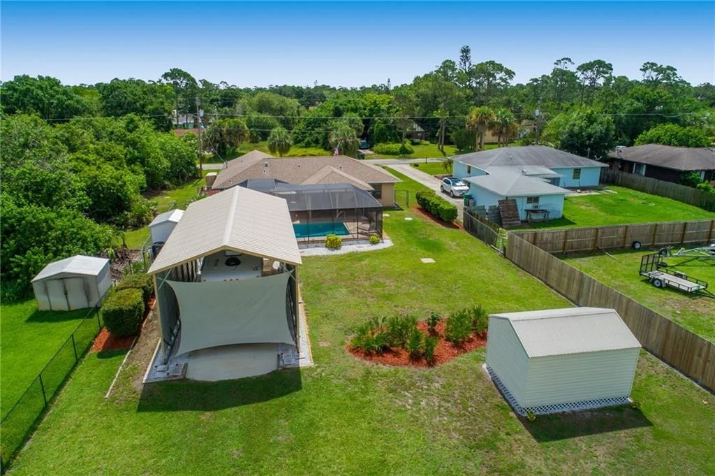 Photo of 5715 Sunset Boulevard