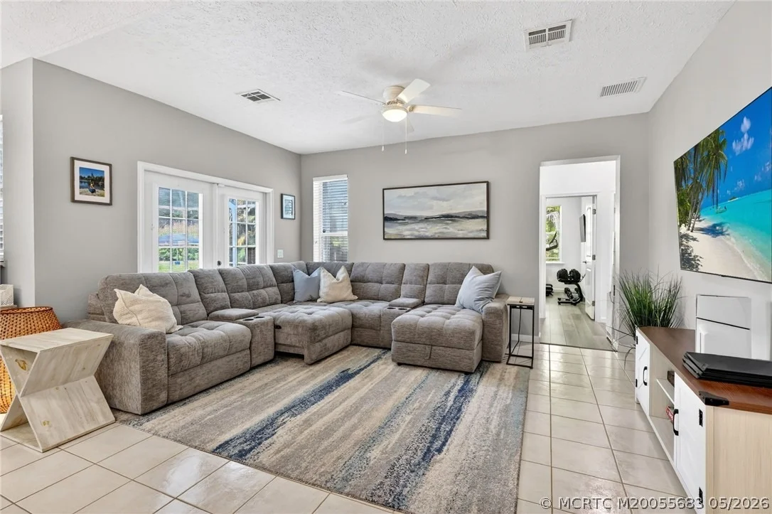 Photo of 671 SE Pin Oak Terrace