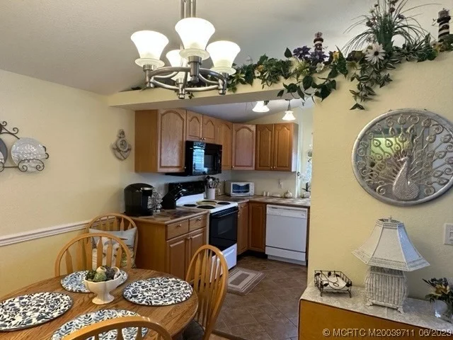 Photo of 988 Nettles Boulevard