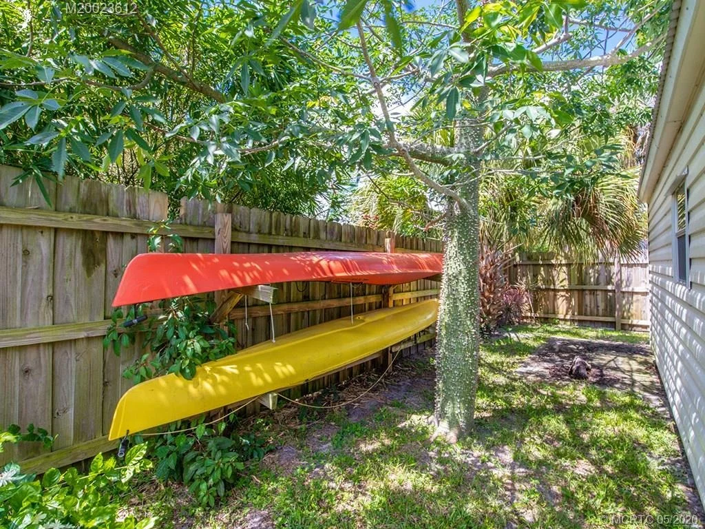 Photo of 702 SE Dolphin Drive