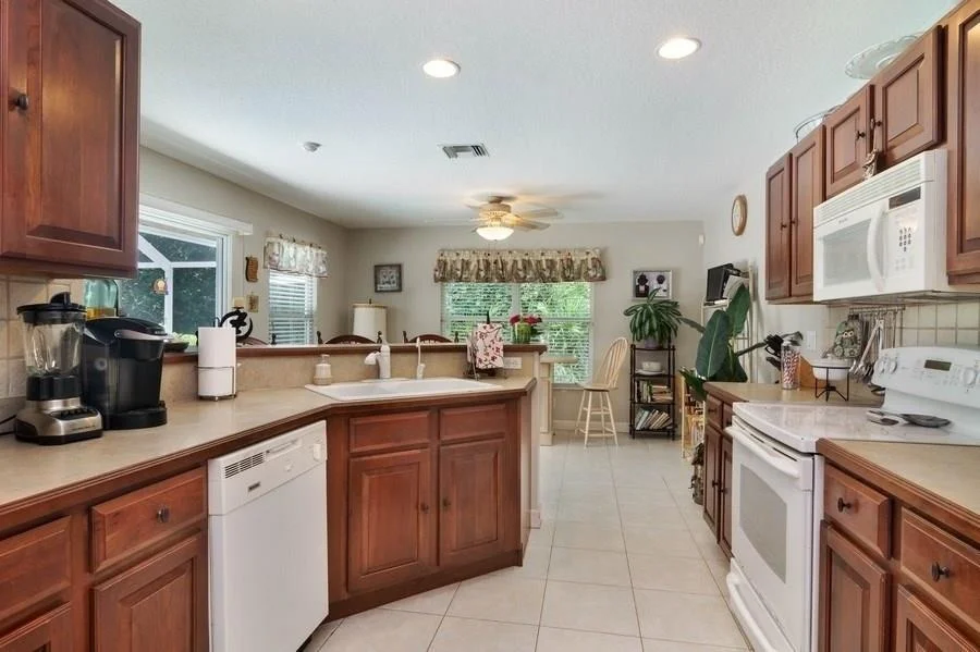 Photo of 708 SE Pin Oak Terrace