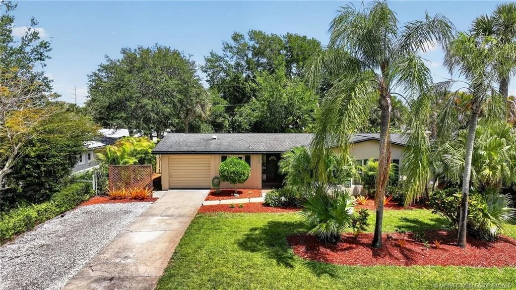 Photo of 330 SW Winnachee Drive