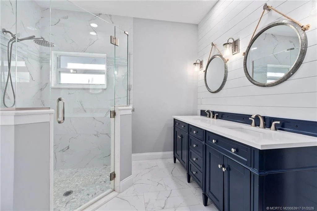Photo of 449 SE Southwood Trail