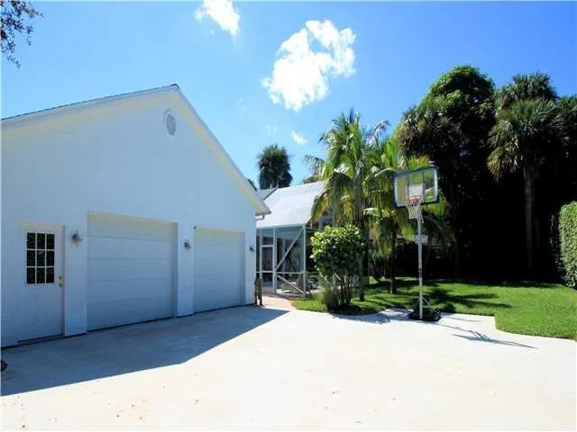 Photo of 10 Copaire Drive