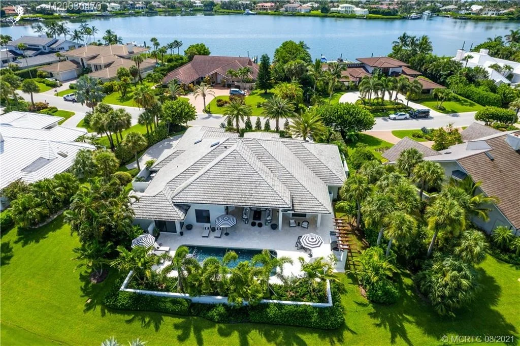 Photo of 6621 SE Harbor Circle