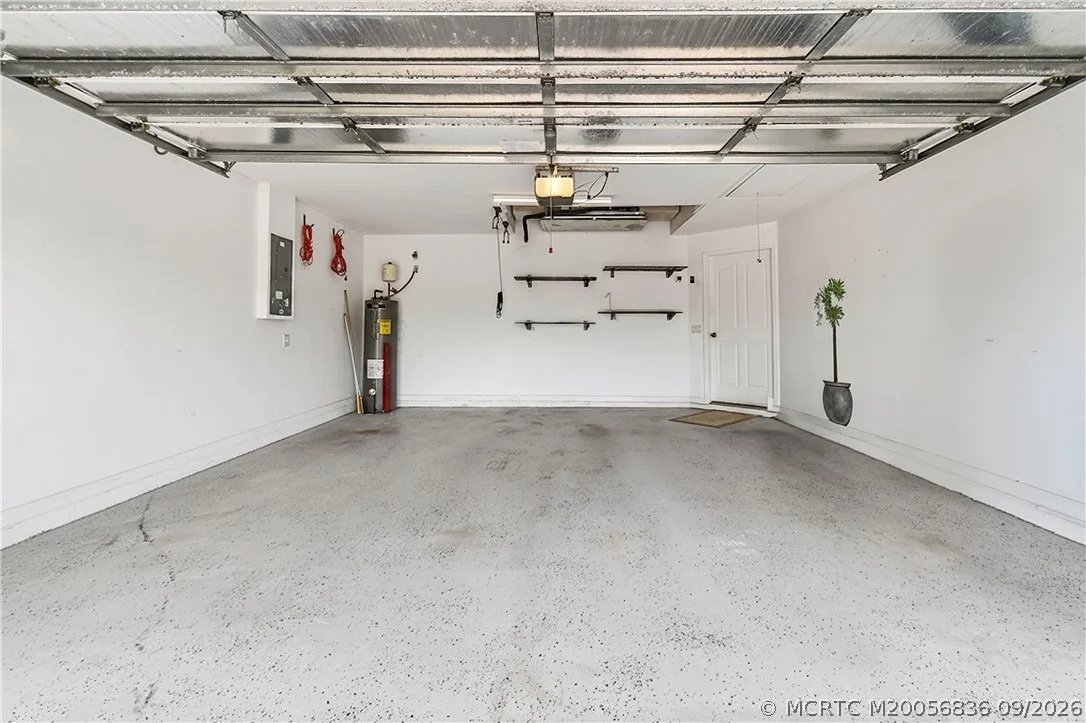 Photo of 480 NW Red Pine Way