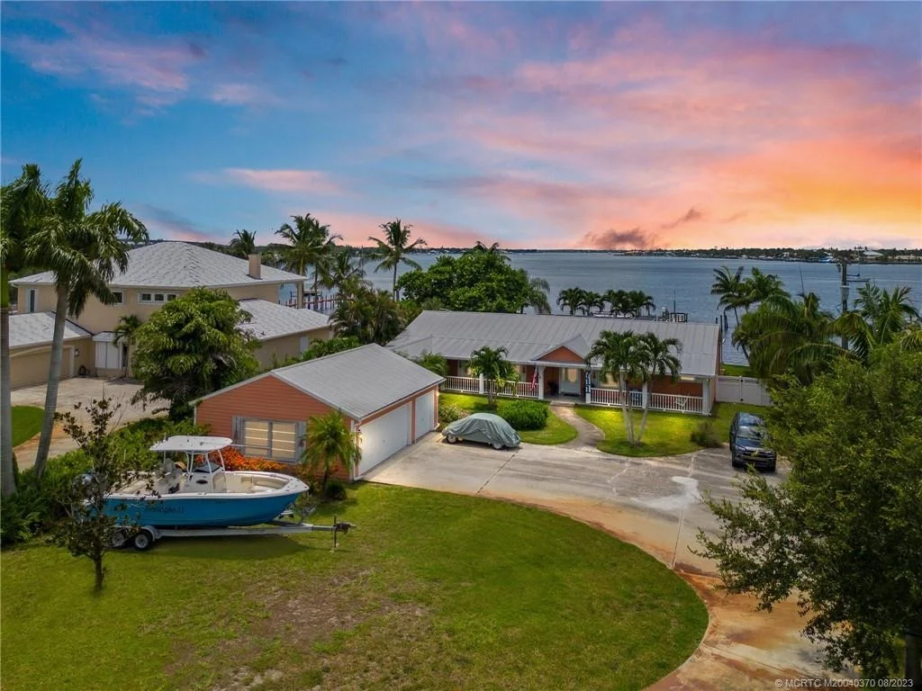 Photo of 711 NW Sunset Drive
