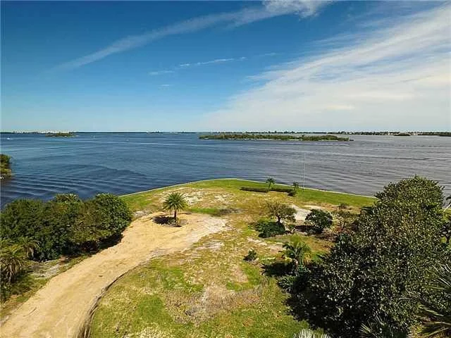 Photo of 1 N Island Road