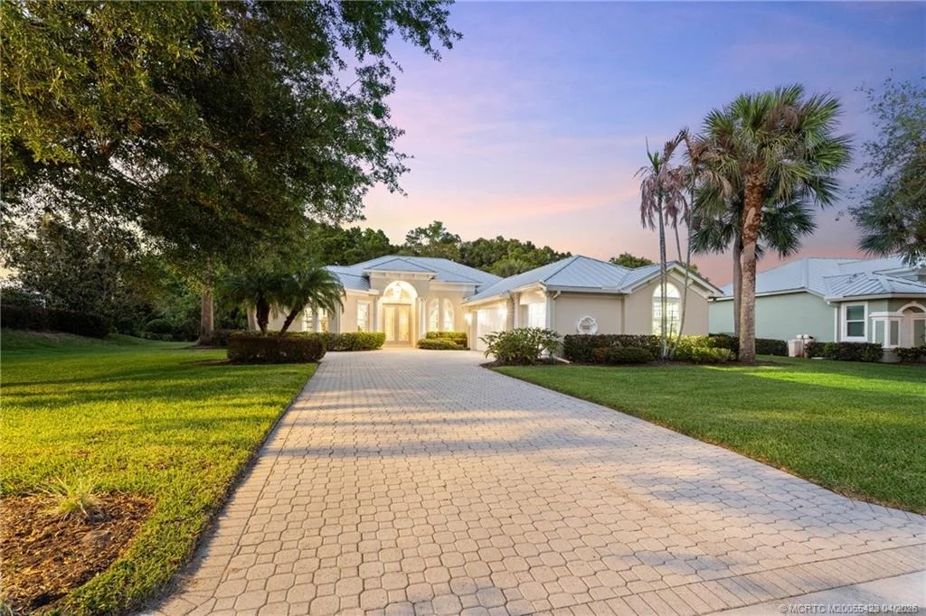 Photo of 917 SW Blue Stem Way