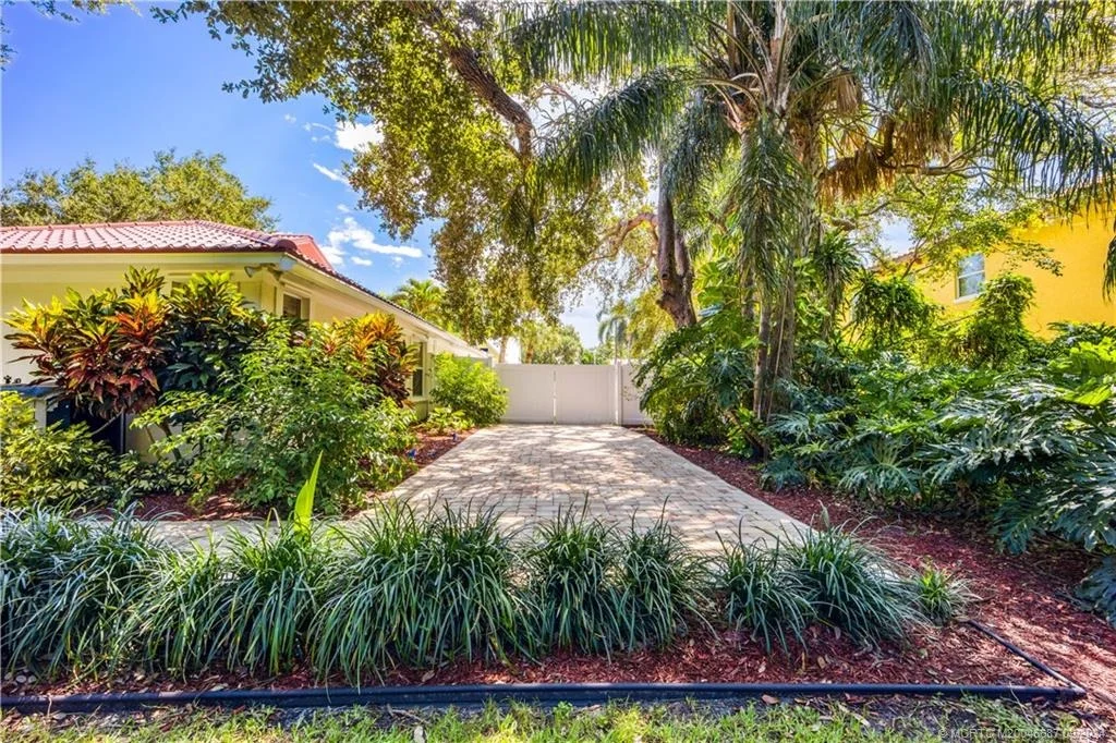 Photo of 6 Pineapple Lane