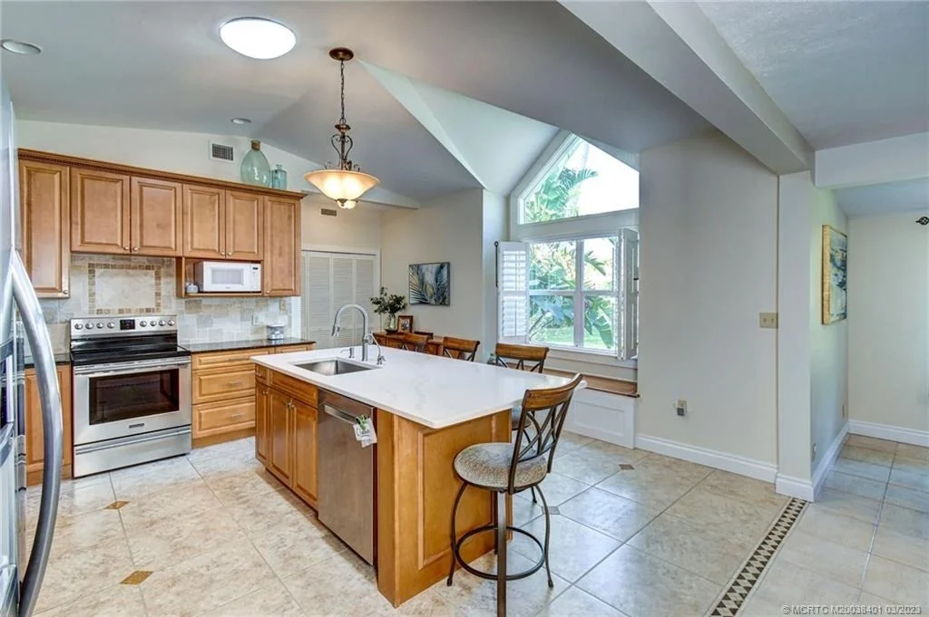 Photo of 834 SE Riverside Drive