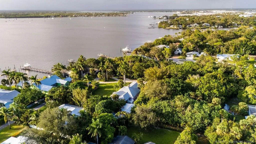 Photo of 535 SW Siesta Way