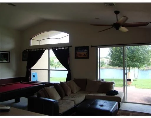 Photo of 1672 SE LAKE LEGACY Way