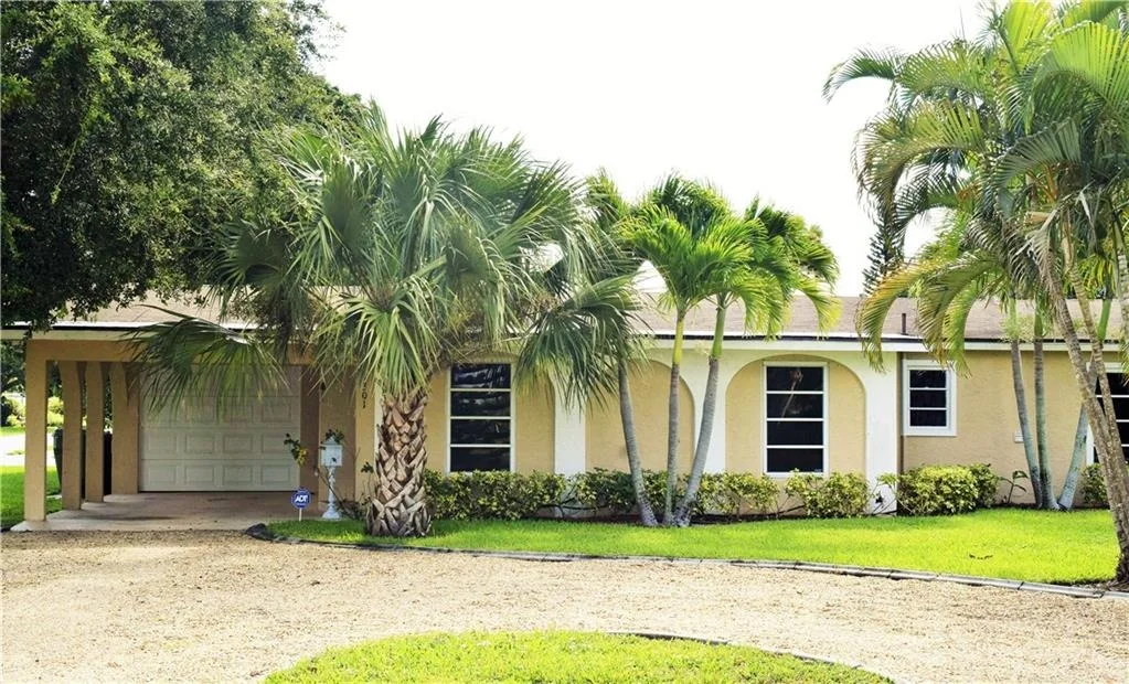 Photo of 1301 SE Pathfinder Avenue