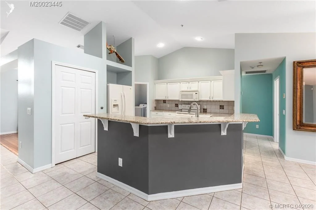 Photo of 928 SE Waterside Way