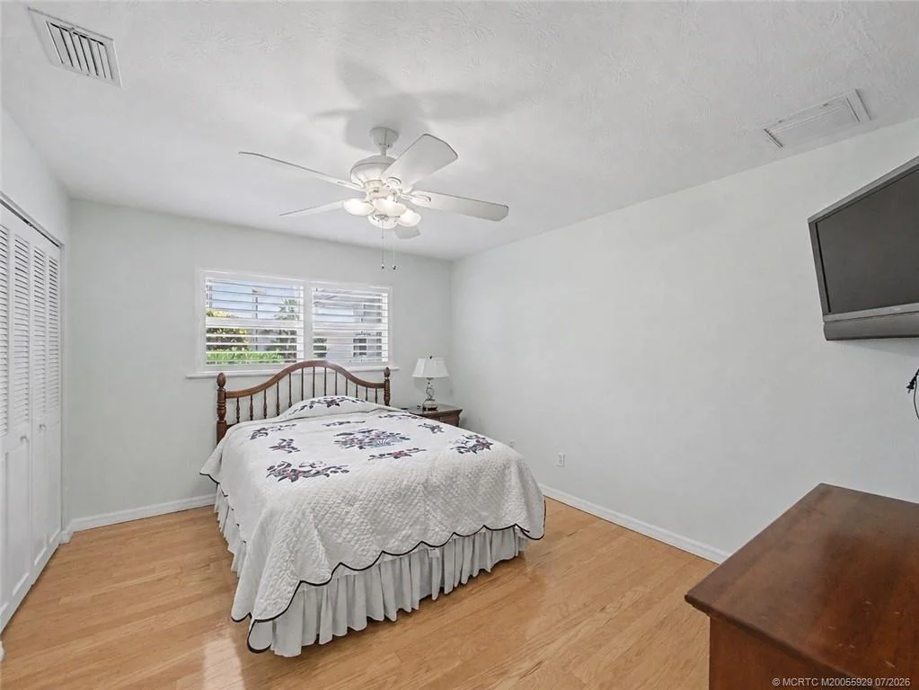 Photo of 1910 NW Cove Circle