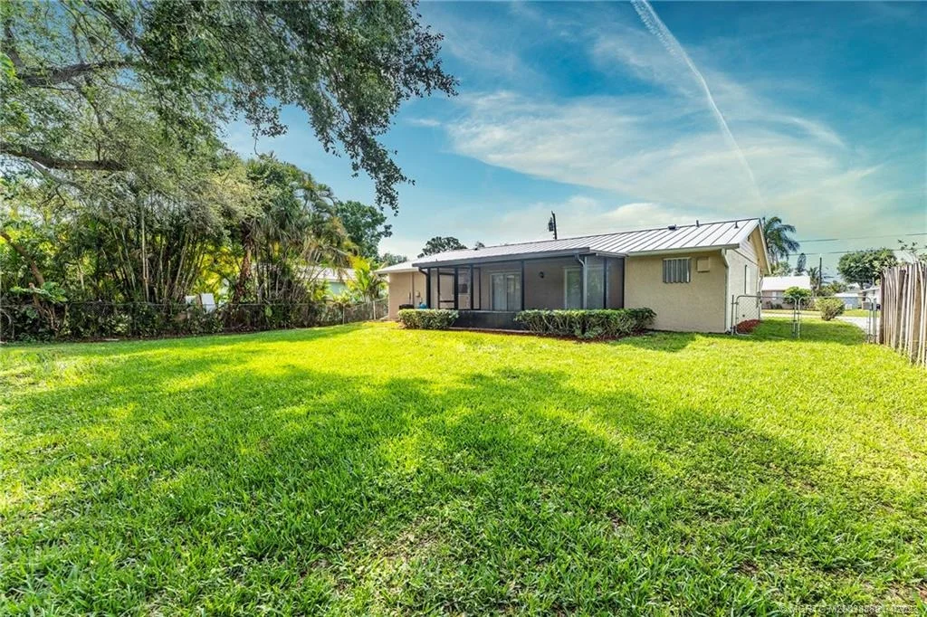 Photo of 1003 NW 16th Place