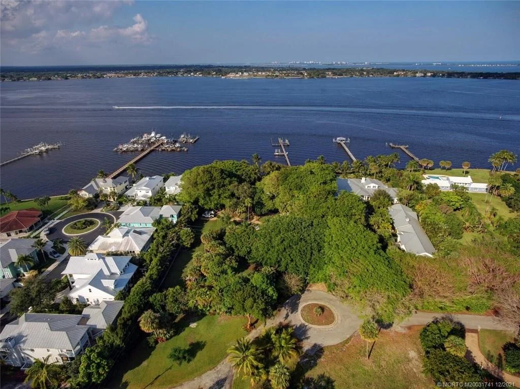 Photo of 21 SE Harbor Point Drive