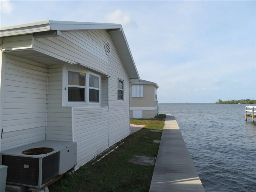 Photo of 15 Nettles Boulevard