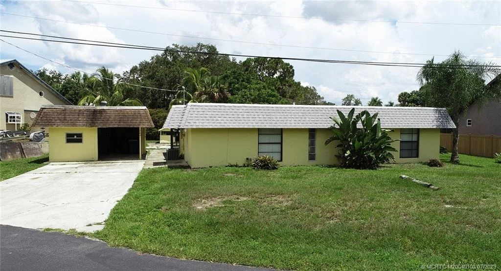 Photo of 700 SW Tanglewood Trail