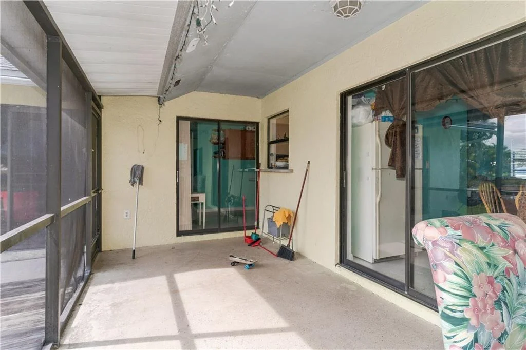 Photo of 707 SE Hibiscus Avenue