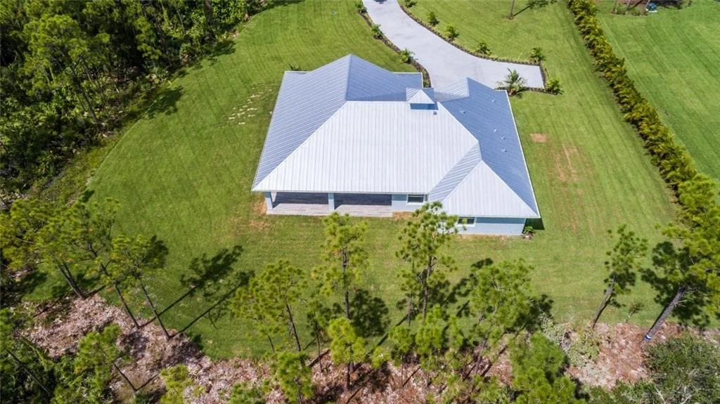 Photo of 1380 SE Cove Road
