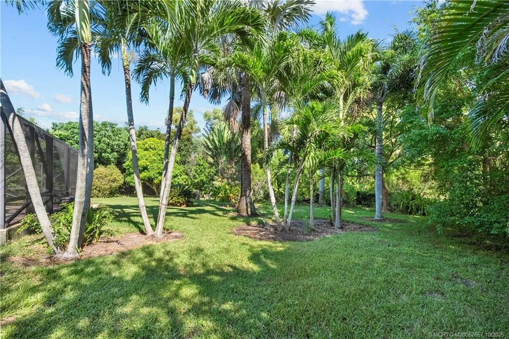 Photo of 691 NW Red Pine Way