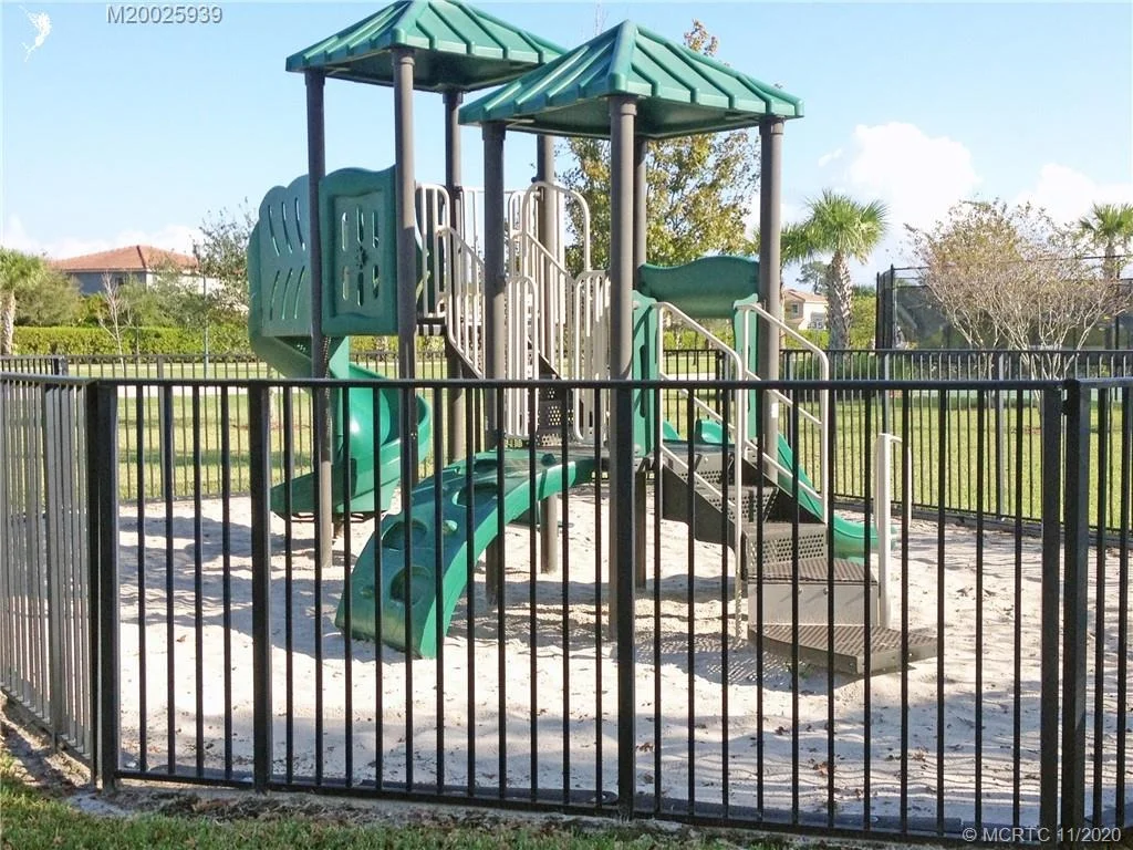 Photo of 1137 SE Fleming Way